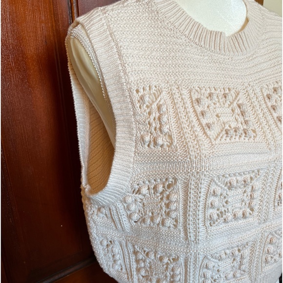 LuckyBrand vest lightweight XL but med fits more light a medium - Picture 2 of 7